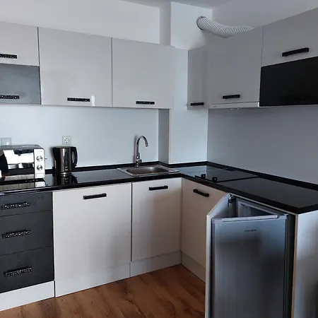 Dolce Aparts Royal Palm Apartment